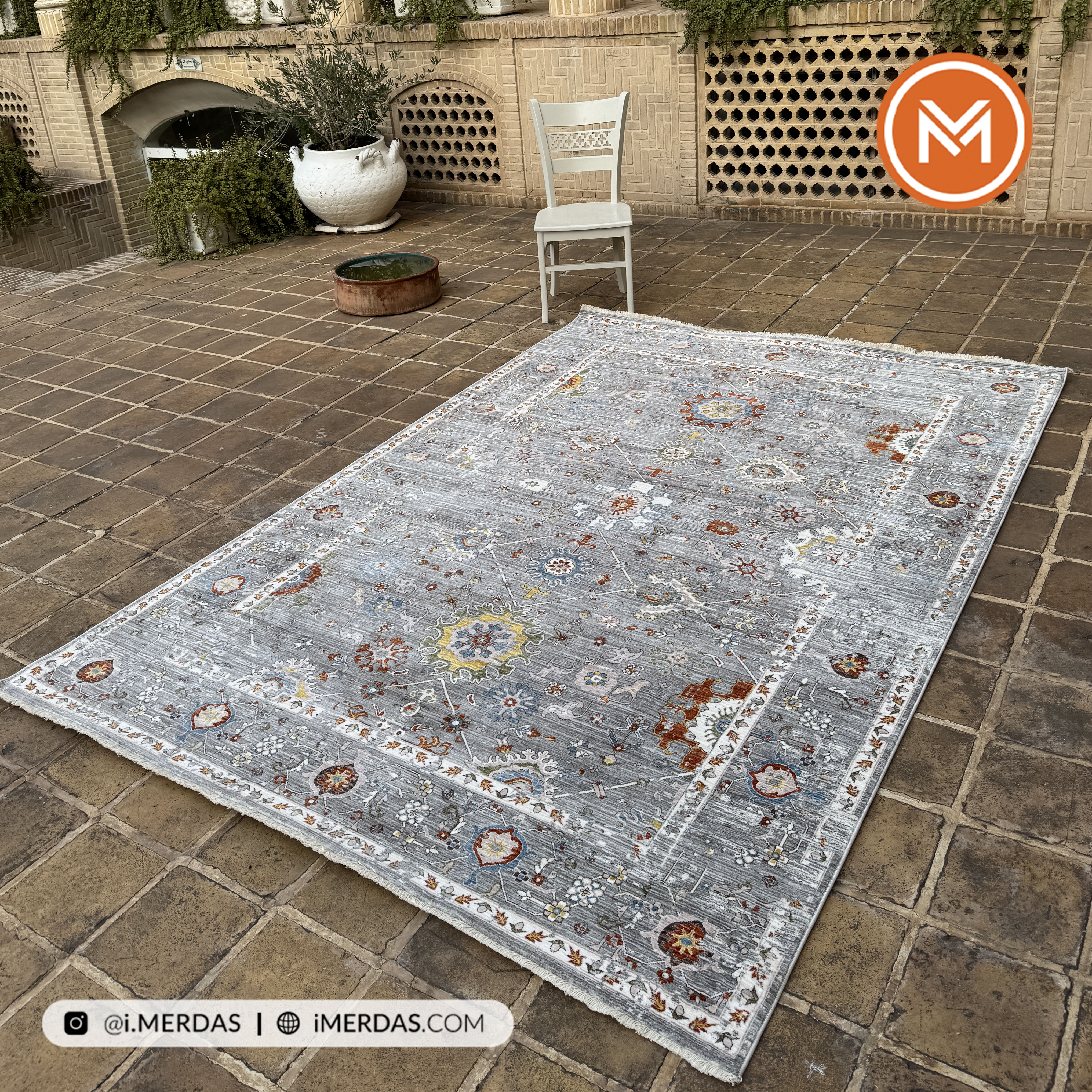 فرش وینتیج کد 76010 زمینه نقره ای